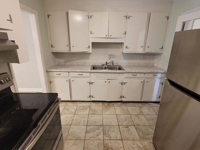 Building Photo - Southeast Columbia- Offering Self Guided Tour with RENTLY!