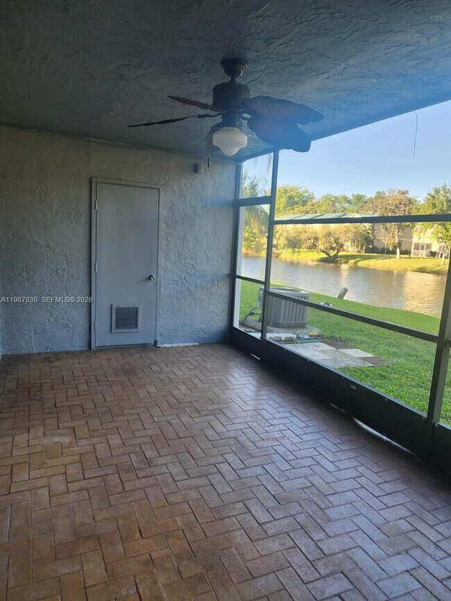 Building Photo - 537 N University Dr