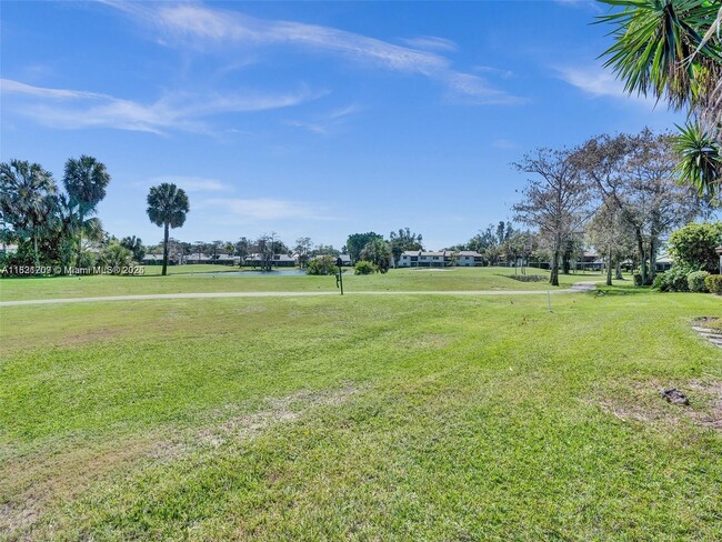 Building Photo - 8511 Casa Del Lago