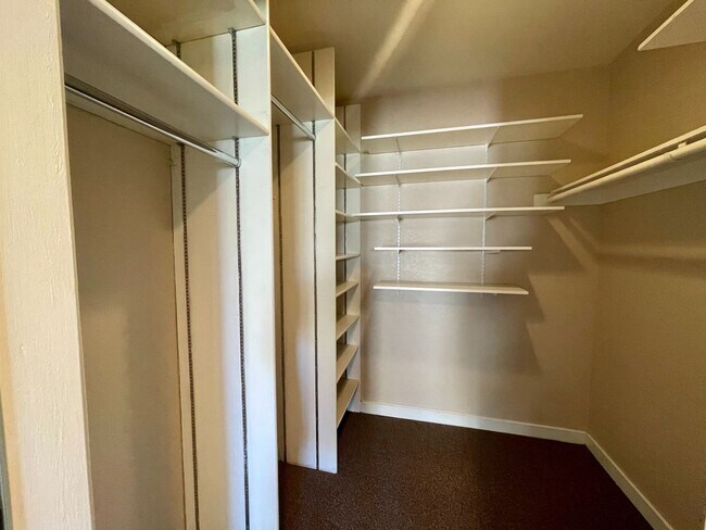 Building Photo - COMING SOON!!! LOVELY 2 Bed/2 Bath Condo Across From The River!!!