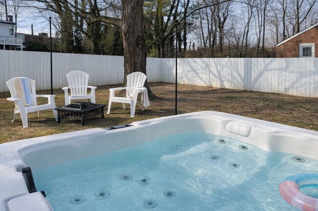 Building Photo - 145 Midway St