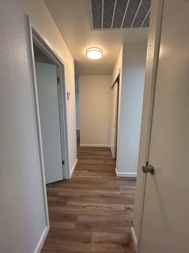 Building Photo - 2 Bedroom Duplex for Rent in Chico CA | Garage, Fireplace, Walk-In Closet, Backyard!