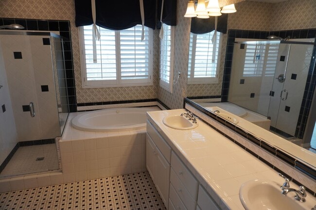 Building Photo - Beautiful Home in Gated Community!