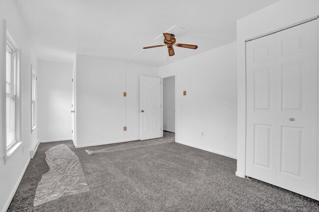 Building Photo - Charming 3 Bedroom, 1.5 Bath Townhome in Elizabethtown!