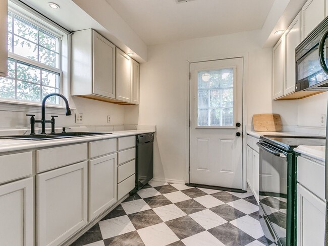 Building Photo - Charming 2 Bedroom Home in Oklahoma City