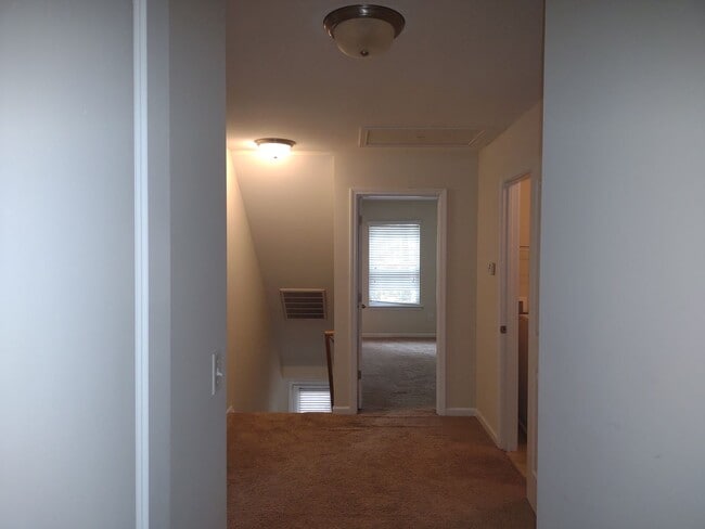 Building Photo - Super Four bedroom home in Northeast Columbia!