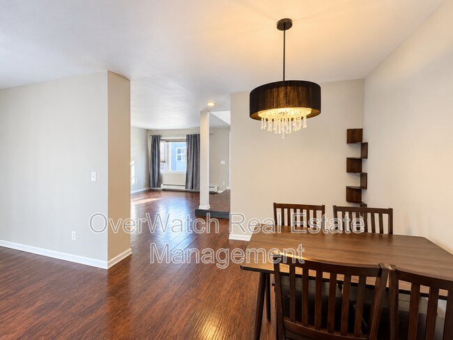 Building Photo - 3230 Montclaire Ct