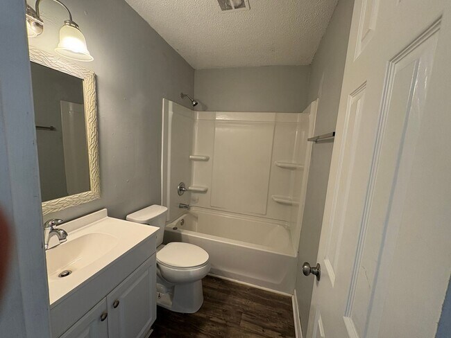 Building Photo - 131 Wall St