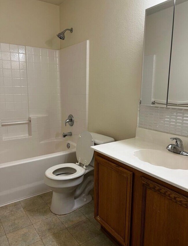 Building Photo - 1414 Lochspring Dr