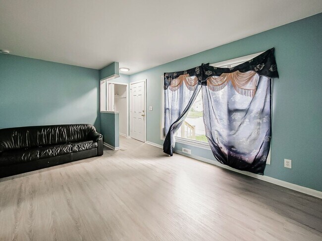 Building Photo - Charming 3BR Home Available Now in Pontiac!