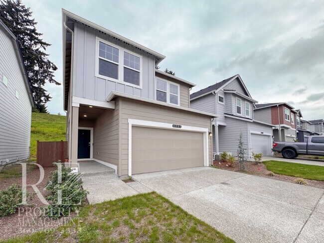 Building Photo - Bright 2024-Built Home with Modern Finishes & Fully Fenced Yard