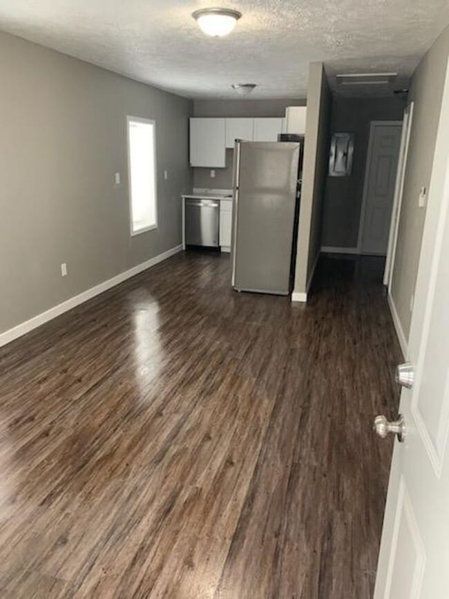 Building Photo - Newly remodeled 2 bedroom home