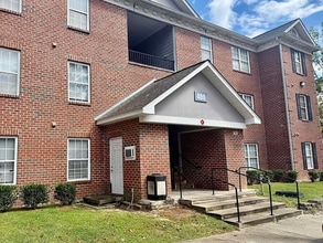 Building Photo - 3 Bed / 3 Bath Condo with Amenities on the 1ST Floor!