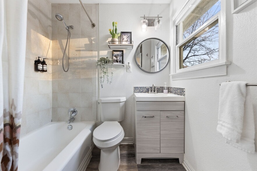 Building Photo - 319 Arnold Ave