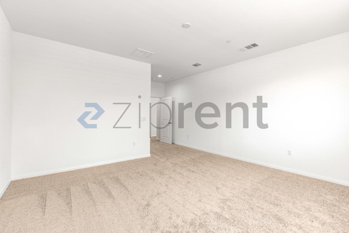 Building Photo - Unit