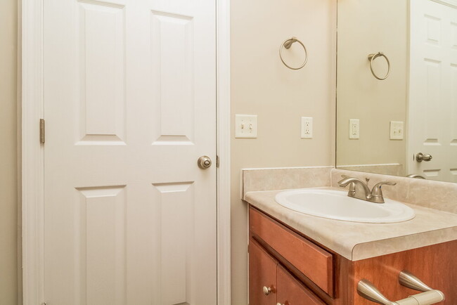 Building Photo - 1505 Chestnut Oak Dr