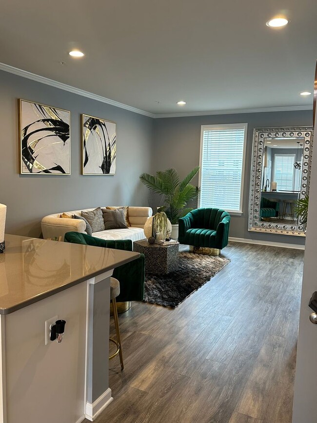 Building Photo - 3 Bedroom 2.5 Bathroom Open Floor Plan