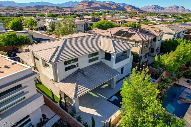 Building Photo - 68 Grey Feather Dr