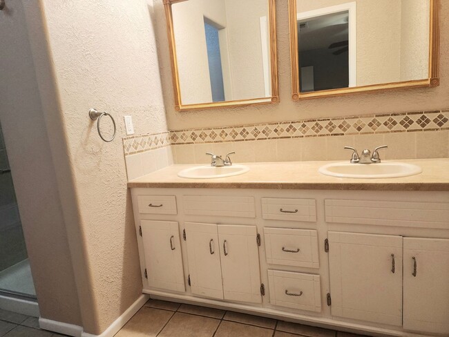 Building Photo - 1209 Libra Dr