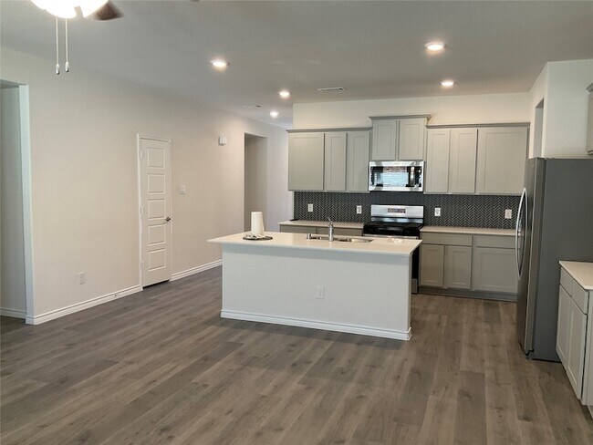 Building Photo - 6021 Tudor Pl