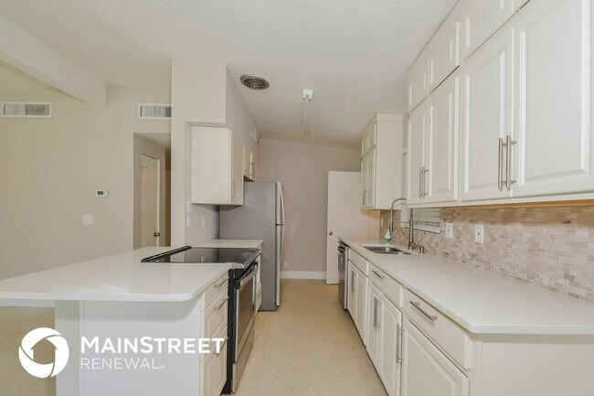 Building Photo - 1642 Banyan Dr