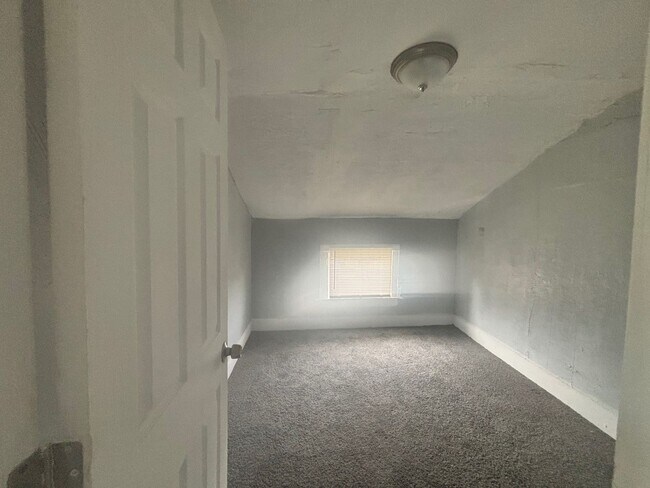 Building Photo - 2069 W 98th St