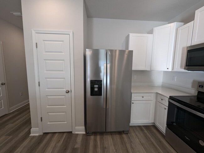 Building Photo - 5723 Sandy Walk St