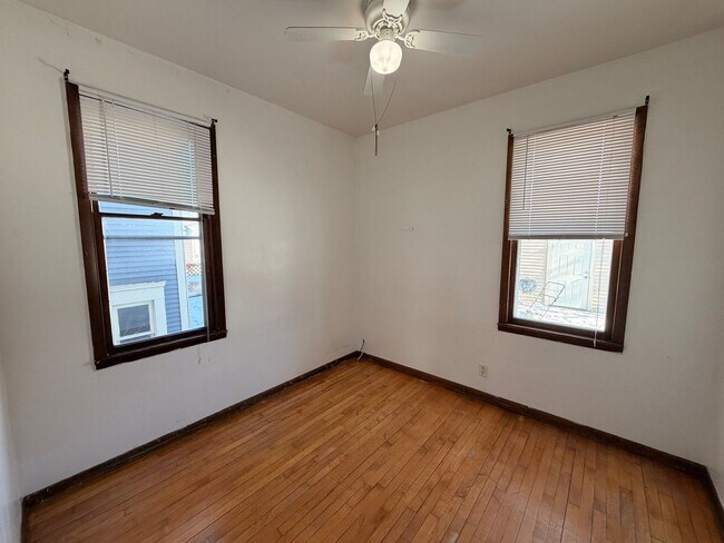 Building Photo - 3232 N Bartlett Ave