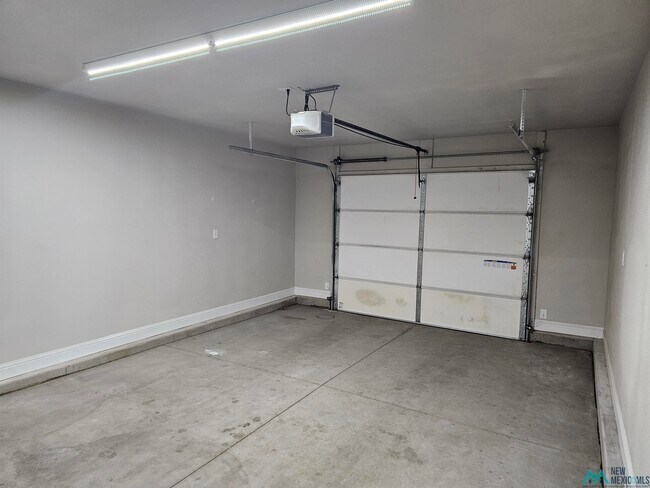 Building Photo - 404 N Upsilon St