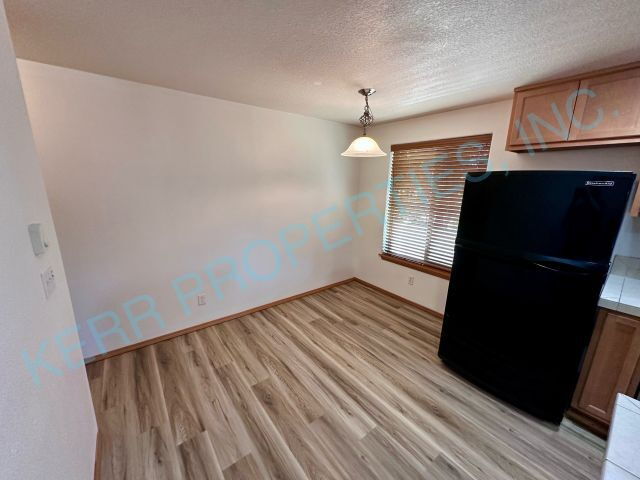 Building Photo - Spacious 3-Bed Oasis with 1.5 Baths in Portland – Your Next Home Awaits!