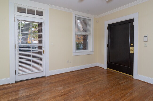 Building Photo - The Senate Club - 2 bedroom/2 bath **** MO...