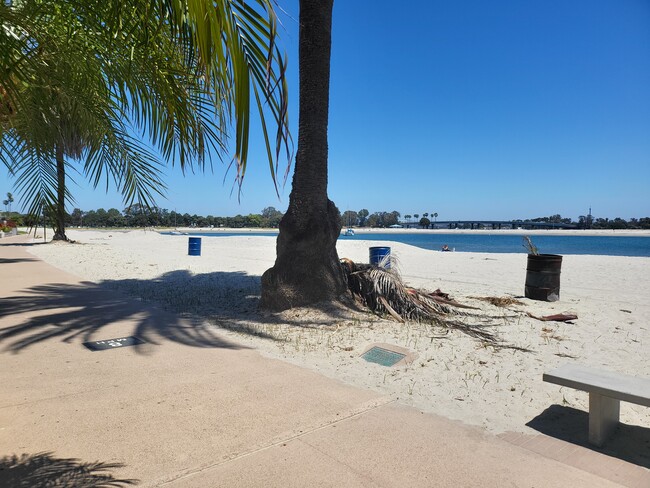 Building Photo - 2950 Bayside Ln