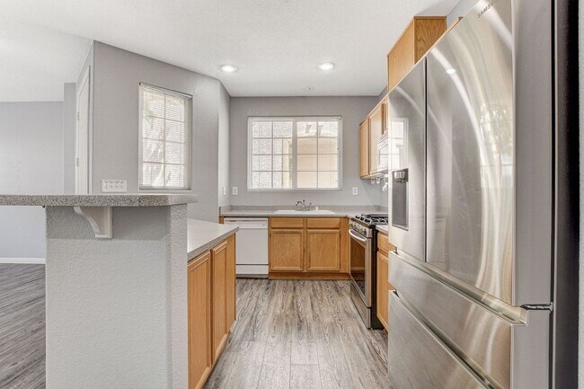 Building Photo - 3909 Sweet Pine St