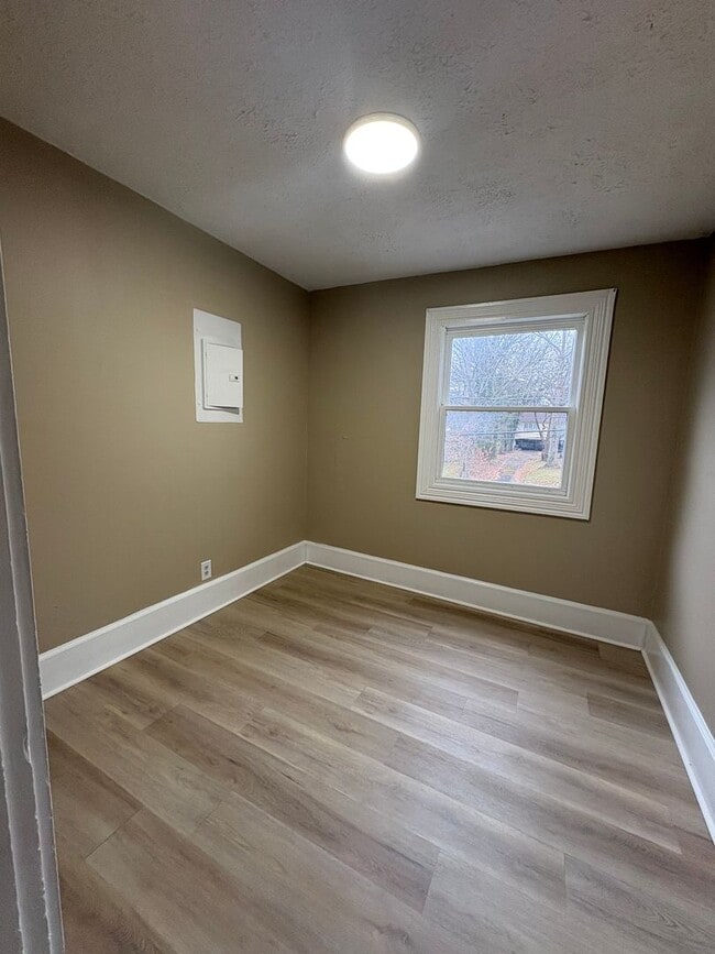 Building Photo - 223 Boone Ave