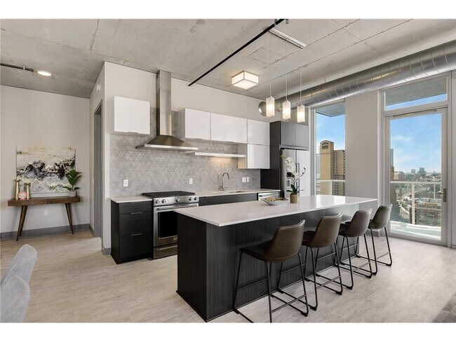 Building Photo - 315 1st Ave NE