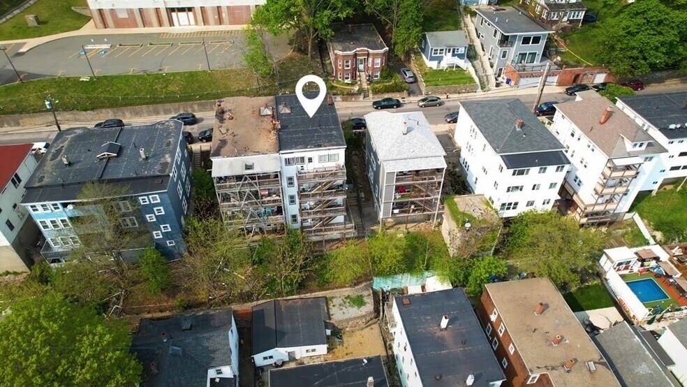 Building Photo - 112 Gladstone St