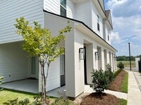 Building Photo - Brand new in Dawson Bluff and move in ready!