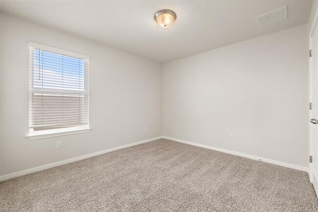 Building Photo - 120 Longmount Cv