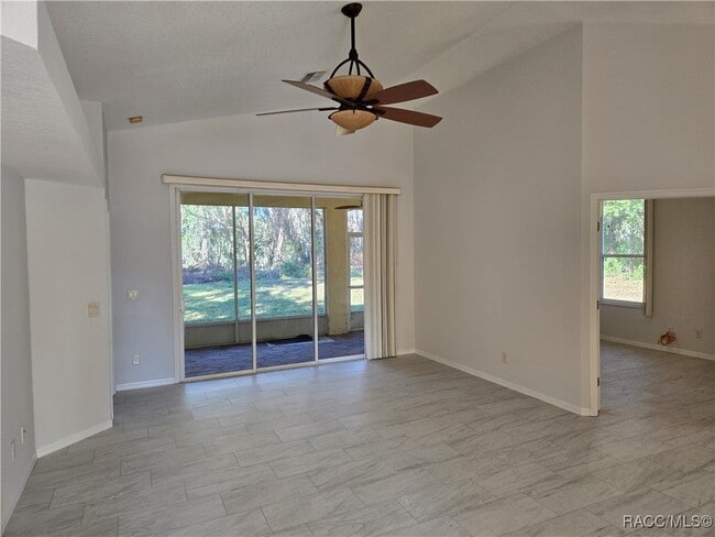 Building Photo - 2846 N Kittery Point