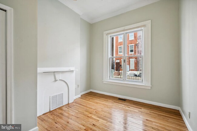 Building Photo - 2014 W Oxford St