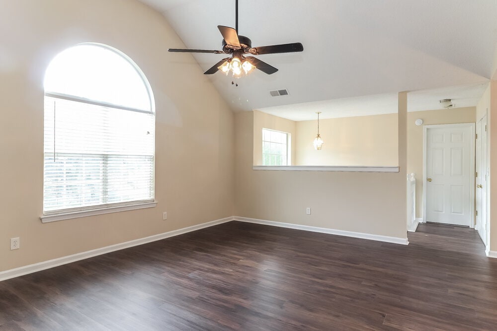 Building Photo - 409 Robin Hill Ln