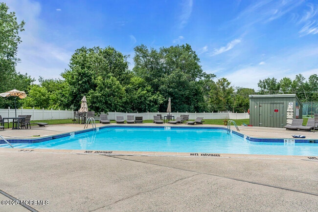 Building Photo - 18 Cotswold Cir