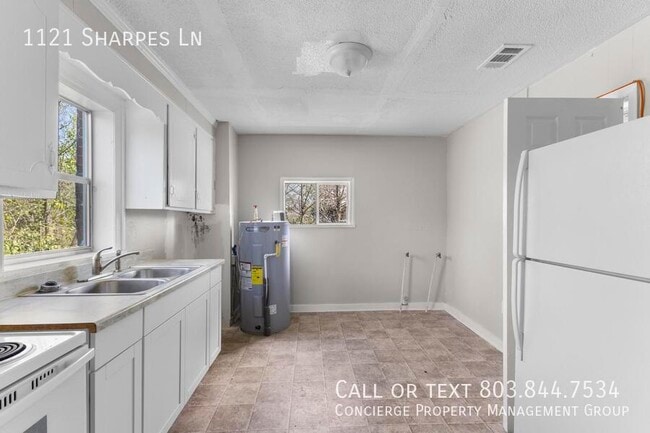 Building Photo - 1121 Sharpes Ln