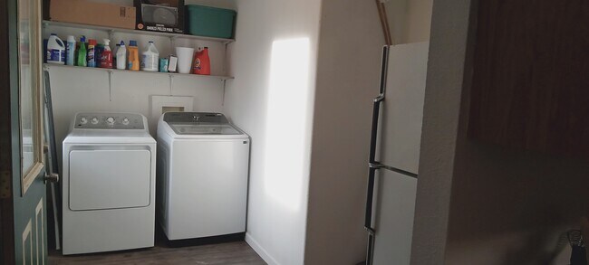 Building Photo - 2400 Richards Ct