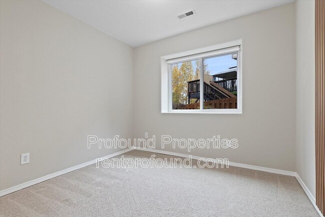 Building Photo - 7533 SW Applegate Dr