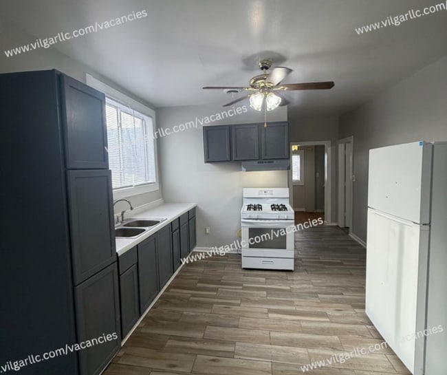 Building Photo - 3910 Deodar St