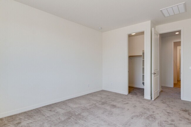 Building Photo - 5 bedroom/ 2 bath home in Casa Grande