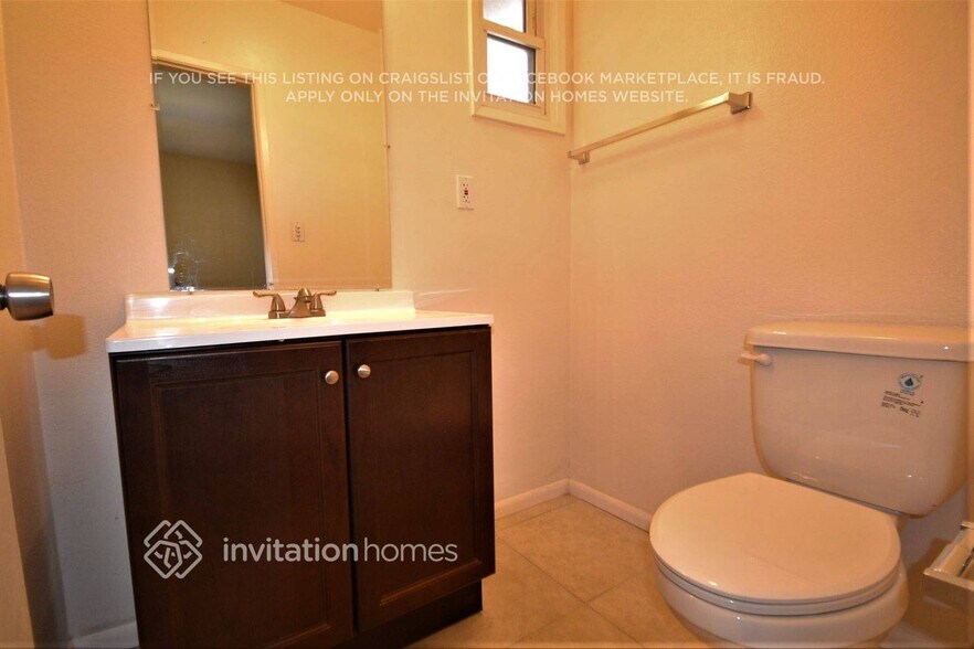 Building Photo - 10544 Densmore Ave