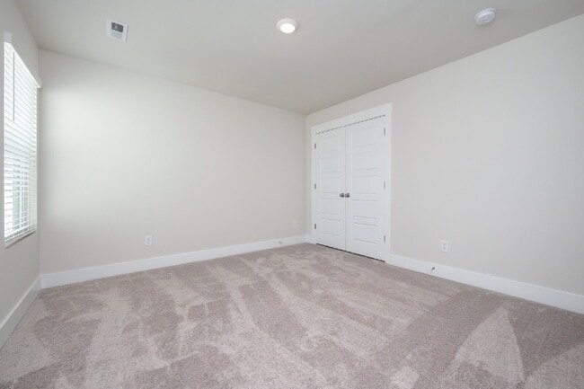Building Photo - Stunning 3BR/2.5BA Luxury Townhome with Loft & Garage in Greenville! $2,050/mo rent