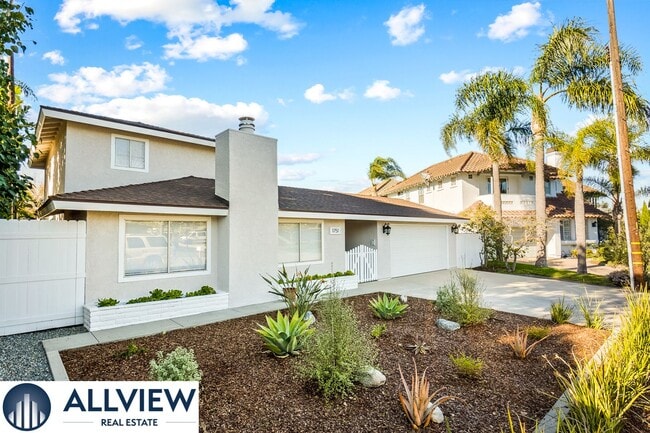 Building Photo - Gorgeous, updated 3 bed, 2 bath home in th...